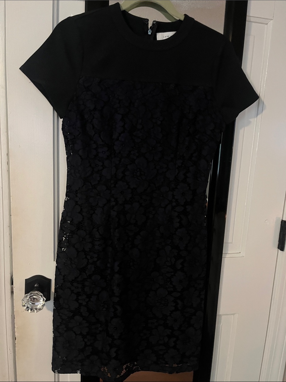 Black Lace Short-Sleeve Sheath Dress lark and ro size 2